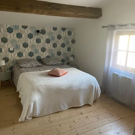 Holiday home La Rive Gauche Saint-Meme-les-Carrieres